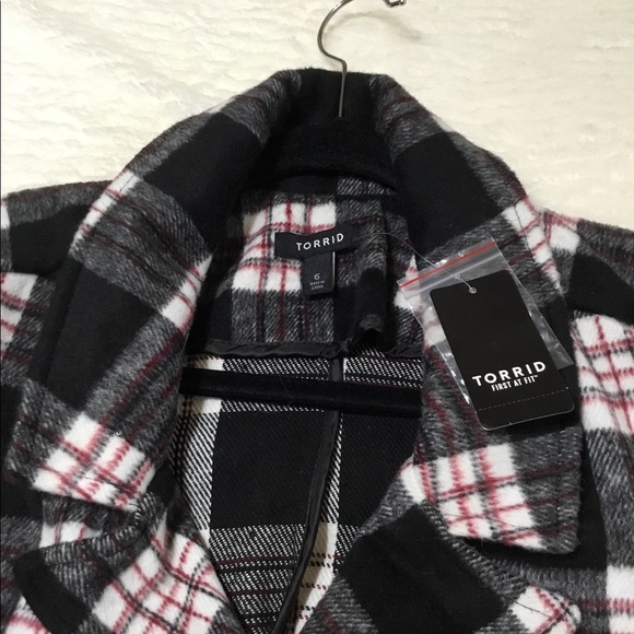 Torrid Plaid Black/White Top Coat NWT., Sz.6/6X - Picture 4 of 13